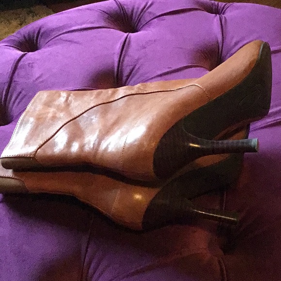 Ankle Boot - Picture 3 of 4